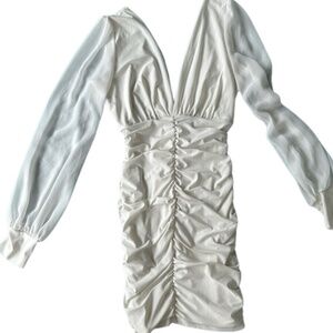 White V-Neck Long Sleeve Ruched Dress ⚪